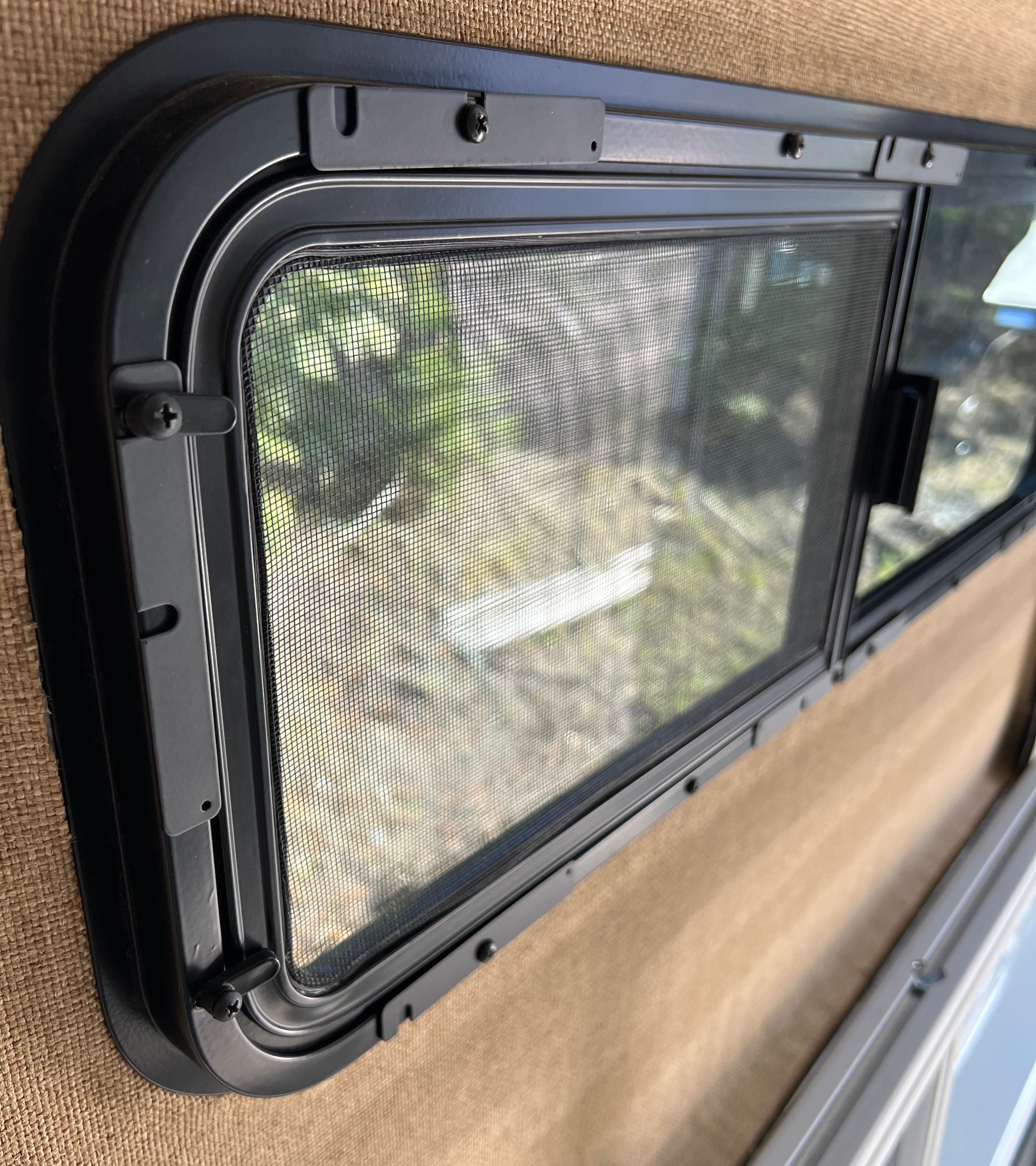 Universal side windows