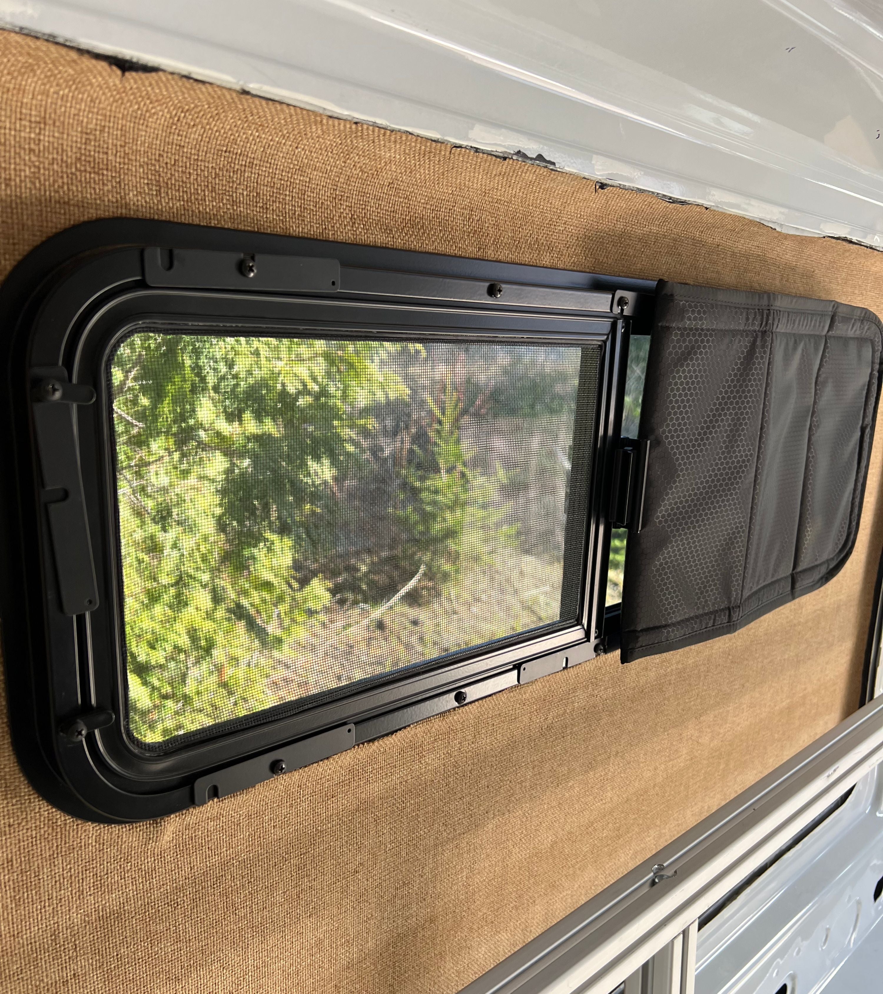 Universal side windows